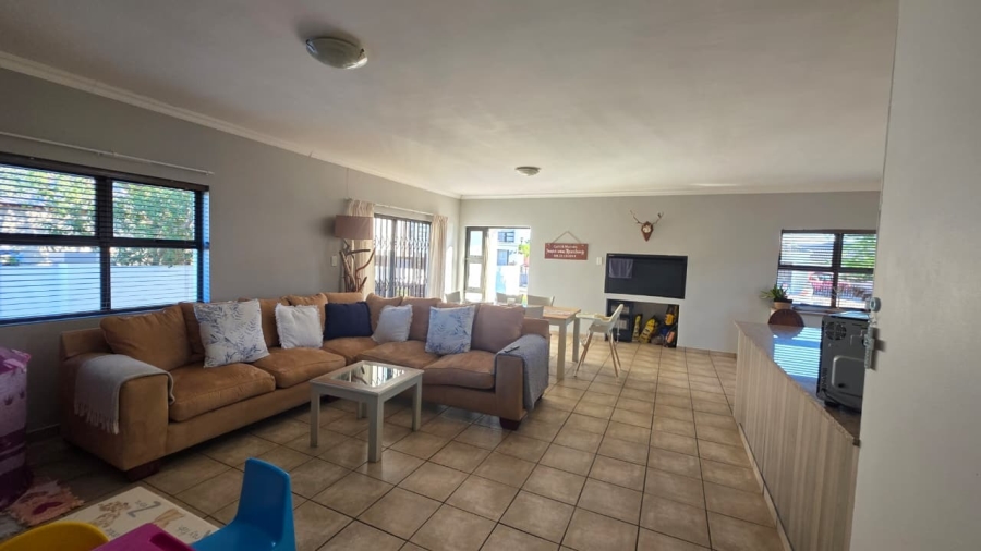 3 Bedroom Property for Sale in Country Club Western Cape